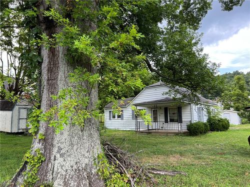 1529 Spring Valley Dr, Huntington, WV, 25704-9587 | Card Image