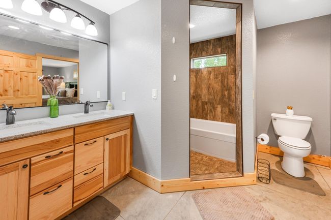 Ensuite Private Full Bathroom | Image 24