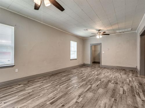 912 S Rock Island Ave, El Reno, OK, 73036-4755 | Card Image