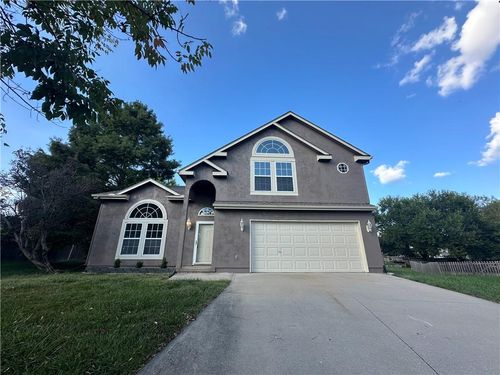 4400 Sw Rivulet Dr, Lee's Summit, MO, 64082-2500 | Card Image