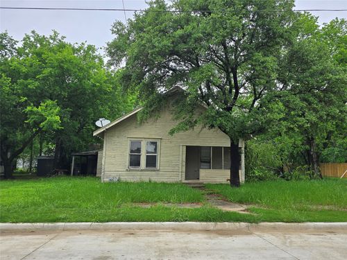 1013 E Tennie Street, Gainesville, TX, 76240 | Card Image