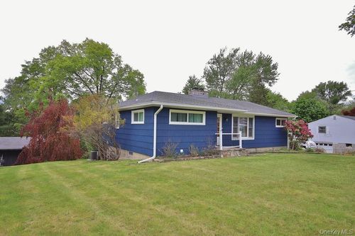 124 Cherrywood Dr, Fishkill, NY, 12524-2808 | Card Image