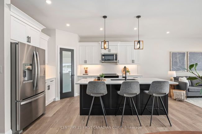 6 - 32 Postma Cres, House attached with 2 bedrooms, 2 bathrooms and 2 parking in Ailsa Craig ON | Image 11