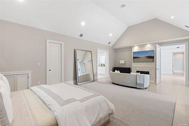 Primary Bedroom | Image 17