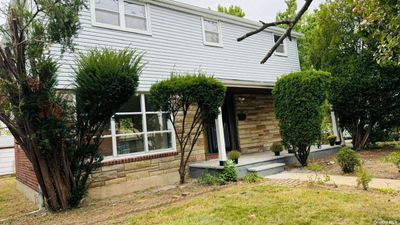 2041 New Hyde Park Road, House other with 3 bedrooms, 3 bathrooms and null parking in New Hyde Park NY | Image 2