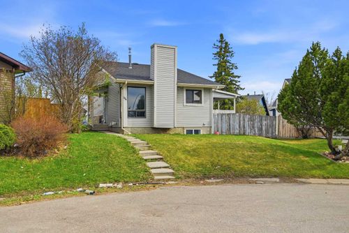 44 Castleridge Close Ne, Calgary, AB, T3J1Y9 | Card Image