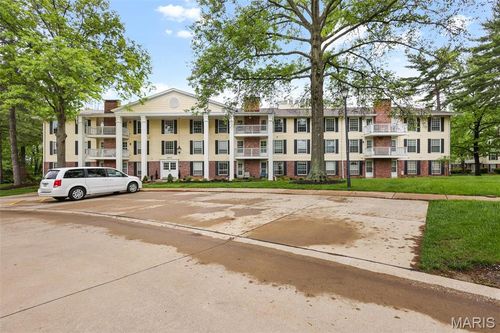 apt-22-1511 Hampton Hall Dr, Chesterfield, MO, 63017-4931 | Card Image