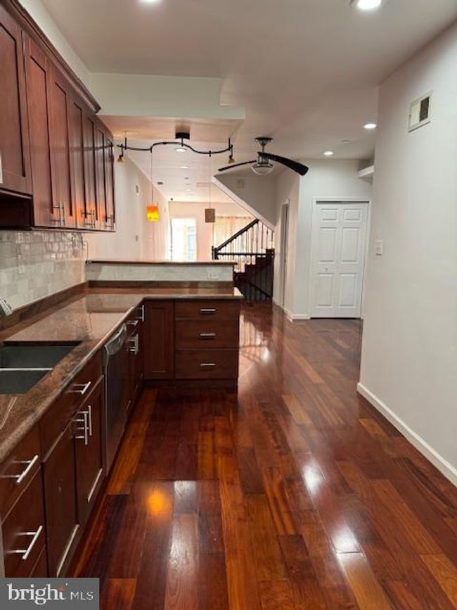 1129 Green St, Townhouse with 5 bedrooms, 5 bathrooms and null parking in PHILADELPHIA PA | Image 4