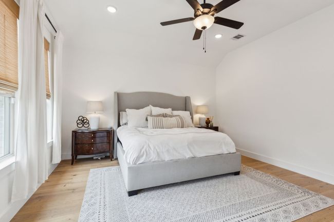 Plenty of room for a king size bed | Image 14
