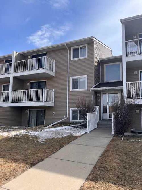 305 - 49 Bennett Street, Home with 1 bedrooms, 1 bathrooms and 1 parking in Red Deer AB | Card Image