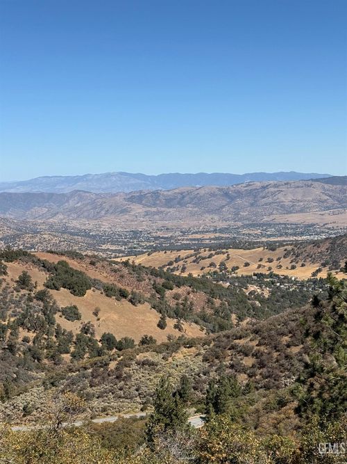 17050 Matterhorn Dr, Tehachapi, CA, 93561 | Card Image