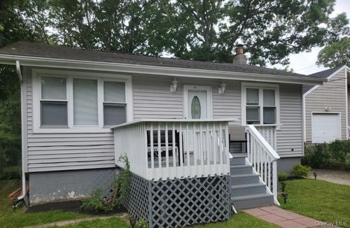 411 Glen Dr, Shirley, NY, 11967-1348 | Card Image