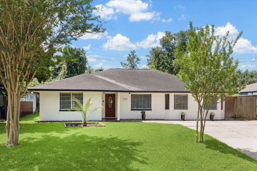 9711 Long Branch Ln, Houston, TX, 77055-6101 | Card Image