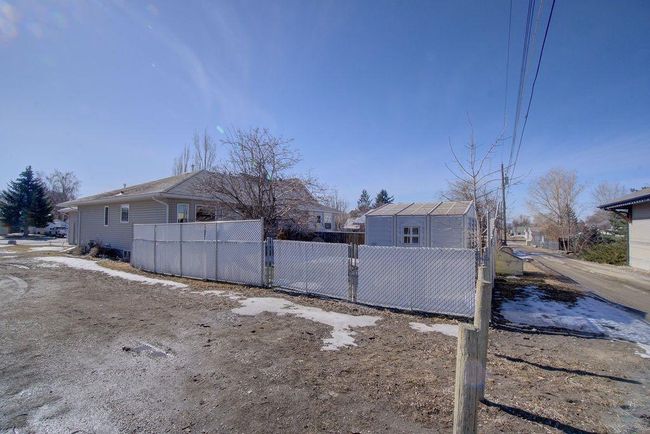216 48 Avenue W, Home with 2 bedrooms, 2 bathrooms and 2 parking in Claresholm AB | Image 21