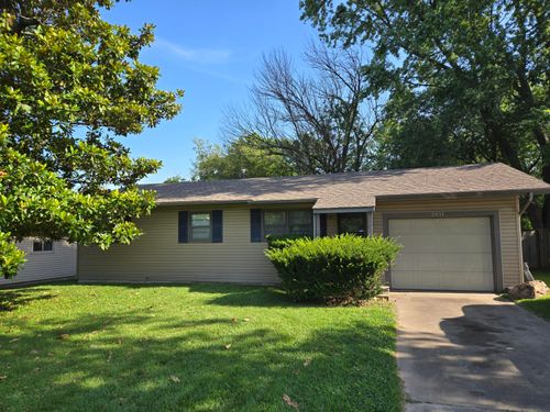 2811 W Seminole St, Springfield, MO, 65807-3233 | Card Image