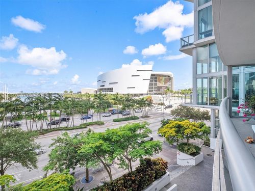 309-888 Biscayne Blvd, MIAMI, FL, 33132-1550 | Card Image