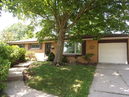 W148N8273 Albert Place, Menomonee Falls, WI, 53051 | Card Image