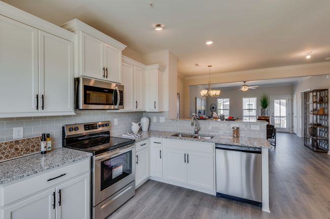 292 Kinsale Dr, Condo with 4 bedrooms, 4 bathrooms and 4 parking in Spring Hill TN | Image 4