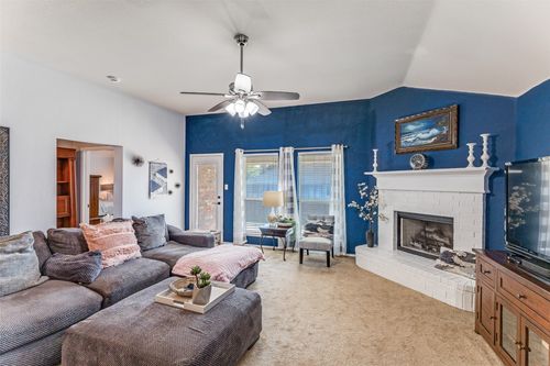 300 Lottie Ln, Saginaw, TX, 76179-1860 | Card Image