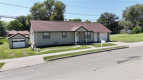 404 S 6th St, Savannah, MO, 64485-1651 | Card Image