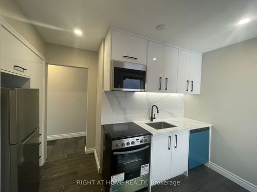101-495 Salem Ave, Toronto, ON, M6H3C9 | Card Image