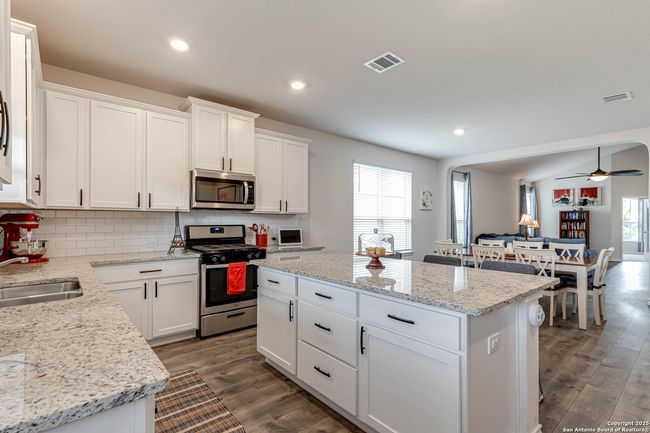525 Amber Crk, House other with 3 bedrooms, 2 bathrooms and null parking in Cibolo TX | Image 6