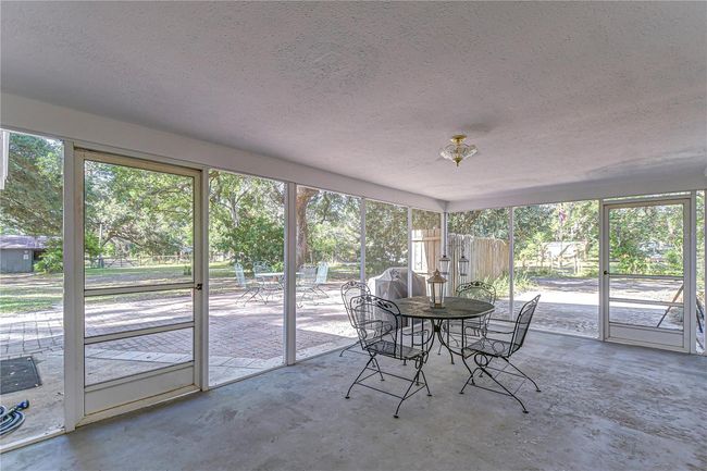 Side porch | Image 9