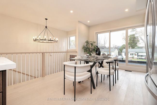 1046 Roosevelt Rd, House attached with 5 bedrooms, 6 bathrooms and 2 parking in Mississauga ON | Image 21