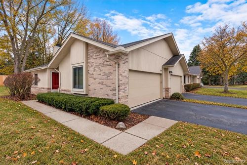 1955 Country Ln, Lake Orion, MI, 48360-1835 | Card Image