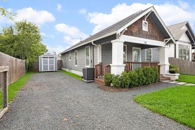 Oversized 7500 sqft lot and a driveway gate | Image 2