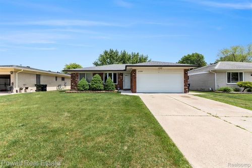 37296 Hacker Dr, Sterling Heights, MI, 48310-4054 | Card Image