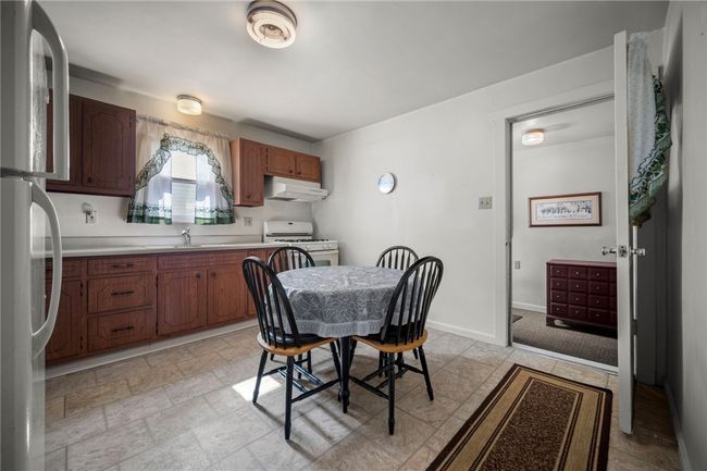 Eat-In Kitchen | Image 6