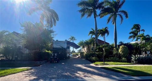 4685 Southern Breeze Dr, NAPLES, FL, 34114-9420 | Card Image