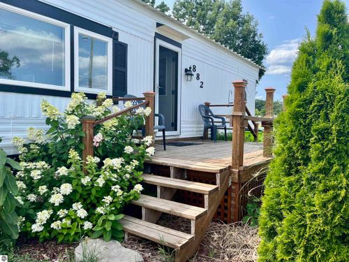 882 Crestwood Ln, Traverse City, MI, 49686-4727 | Card Image
