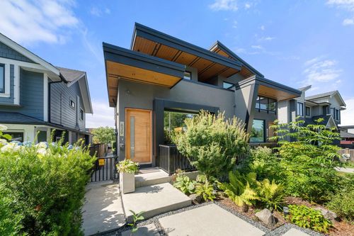 629 E 4th St, North Vancouver, BC, V7L | Card Image