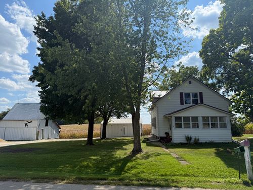 18013 Spring Valley Rd, Morrison, IL, 61270-9796 | Card Image