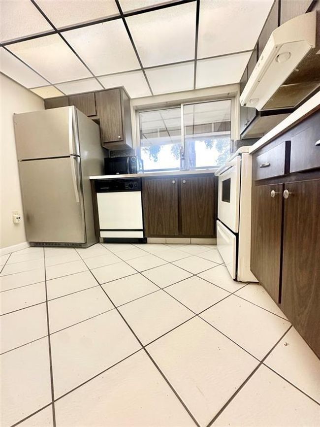APT-108 - 9330 Lime Bay Blvd, Condo with 2 bedrooms, 2 bathrooms and null parking in Tamarac FL | Image 5