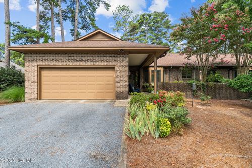 109 Florence Dr, Pinehurst, NC, 28374-8207 | Card Image