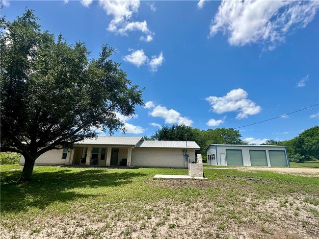 1069 Highway 72, House other with 4 bedrooms, 2 bathrooms and null parking in Three Rivers TX | Image 5
