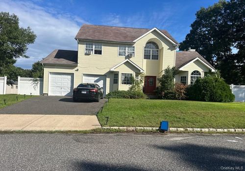3 Waverly Place, Brookhaven, NY, 11727 | Card Image