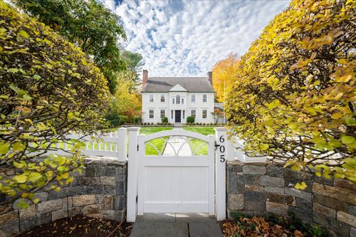 605 Brooklawn Ave, Fairfield, CT, 06825-1807 | Card Image