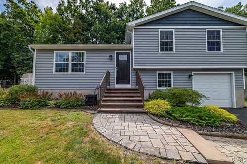 8439 Falcon Dr, Liverpool, NY, 13090-1010 | Card Image