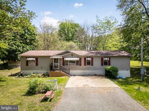 21 Pheasant Ln, Bechtelsville, PA, 19505-9441 | Card Image