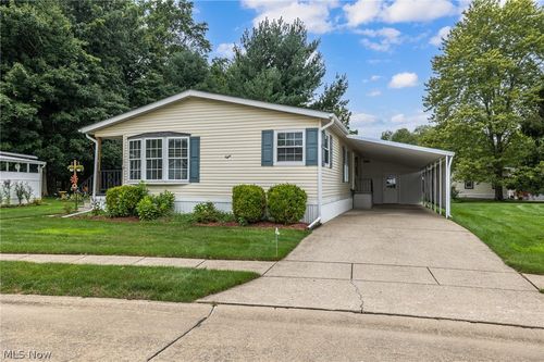 8 Jessica Ln, Olmsted Twp, OH, 44138-3029 | Card Image