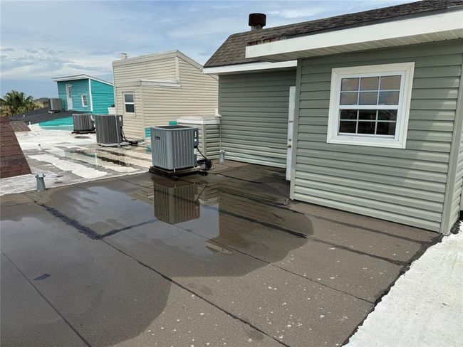 5 Tiki Cir, Townhouse with 4 bedrooms, 4 bathrooms and 4 parking in Tiki Island TX | Image 8