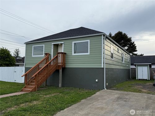 611 Conger St, Aberdeen, WA, 98520-3708 | Card Image