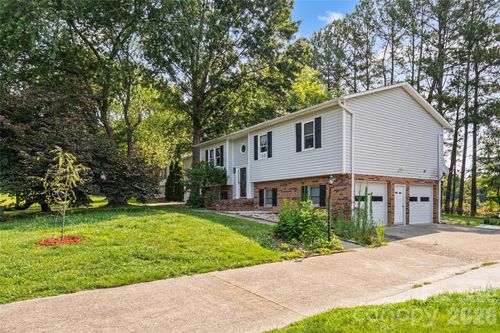 2114 Margaret Dr, Mount Airy, NC, 27030-2434 | Card Image