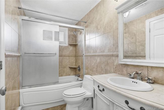 51 Janet Dr, Home with 3 bedrooms, 1 bathrooms and null parking in New Britain CT | Image 13