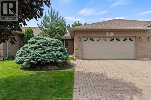 1077 Hacienda Way, Windsor, ON, N9G2T7 | Card Image