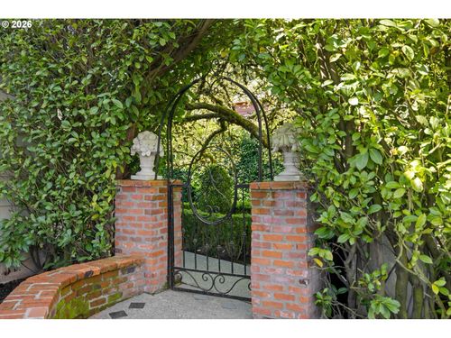 806 Sw Davenport St, Portland, OR, 97201 | Card Image